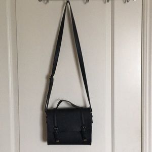 black crossbody purse